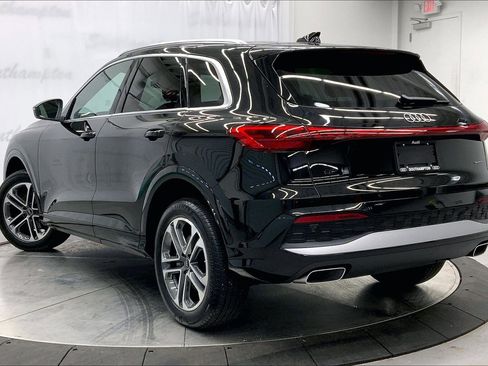 Certified 2025 Audi Q5 Premium w/ Convenience Package image 9