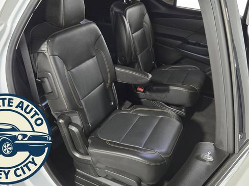 Used 2021 Chevrolet Traverse Premier image 37