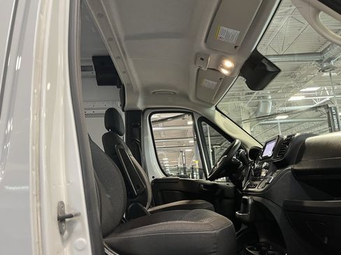 Used 2025 RAM ProMaster 2500 w/ Convenience Group image 25