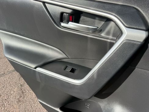 Used 2025 Toyota RAV4 XLE AWD/4WD image 12