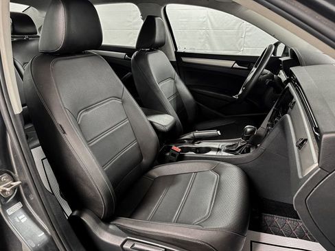 Used 2022 Volkswagen Passat 2.0T SE image 12