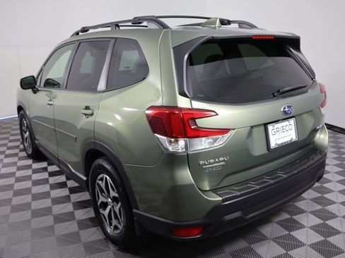 Used 2021 Subaru Forester Premium AWD/4WD image 5