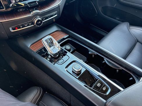 Used 2023 Volvo XC60 B5 Ultimate w/ Climate Package image 19