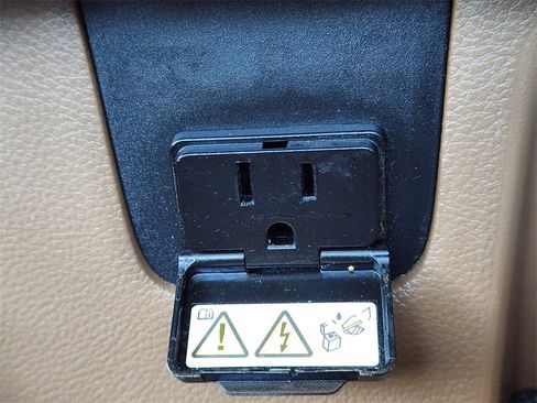 Used 2017 Jeep Wrangler Unlimited Sahara w/ Connectivity Group image 22