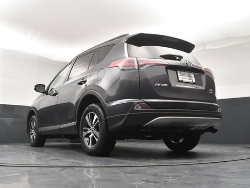 Used 2018 Toyota RAV4 XLE AWD/4WD image 22