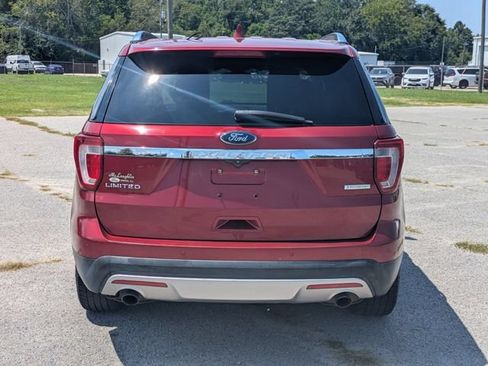 Used 2017 Ford Explorer Limited w/ Equipment Group 301A FWD image 4