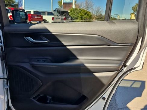 Certified 2023 Jeep Grand Cherokee L Laredo AWD/4WD image 19