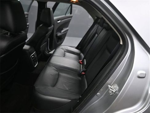 Used 2017 Chrysler 300 C image 13
