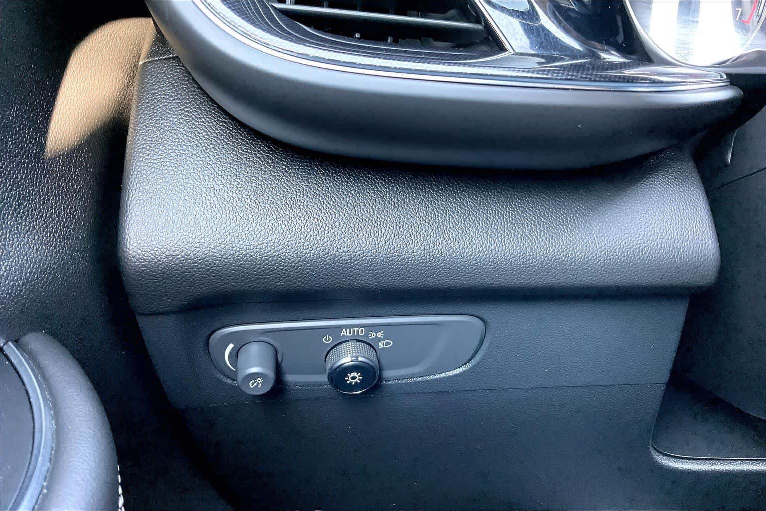 Used 2023 Buick Envision Essence w/ Sport Touring Package AWD/4WD image 65