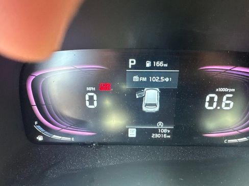 Used 2025 Kia Soul LX w/ LX Technology Package FWD image 3