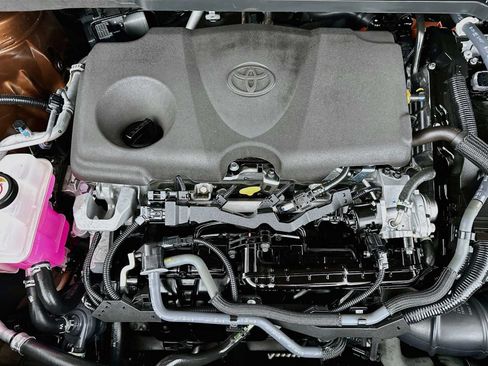 Used 2023 Toyota Sienna XLE FWD image 29