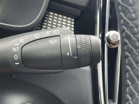 Used 2022 Volvo XC40 T5 R-Design w/ Climate Package image 24