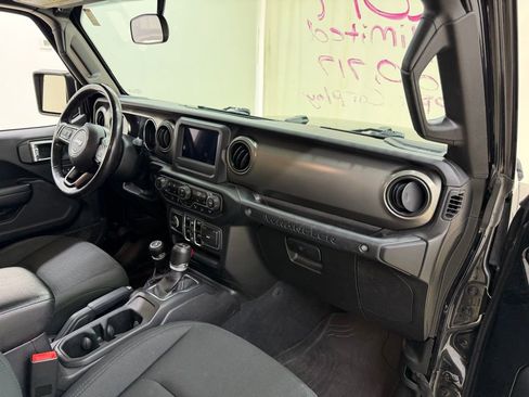 Used 2019 Jeep Wrangler Unlimited Sport S AWD/4WD image 12