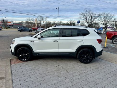 Used 2022 Volkswagen Taos SE image 4