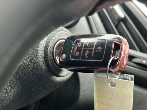 Used 2017 Chevrolet Equinox LT w/ Convenience Package image 38