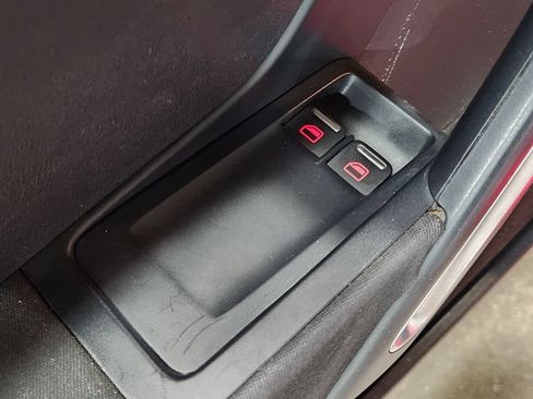 Used 2013 Volkswagen Beetle 2.0T image 41