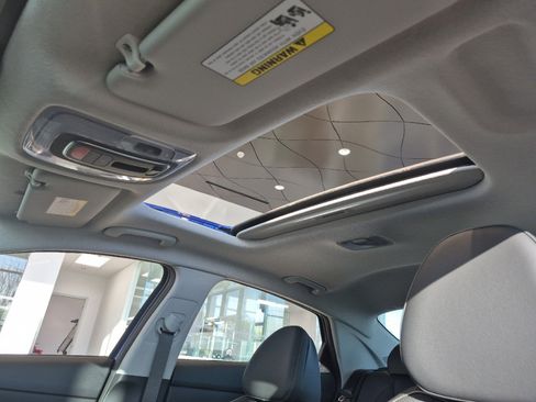 New 2025 Hyundai Elantra Limited FWD image 17