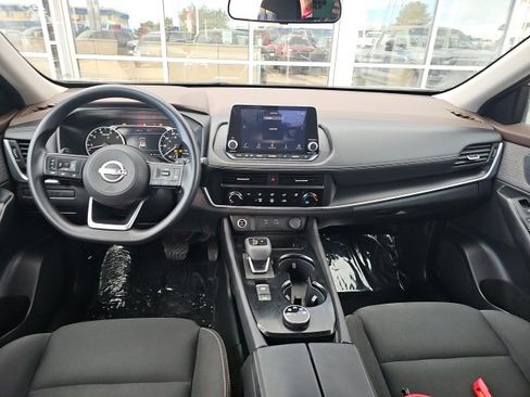 Used 2023 Nissan Rogue S image 10