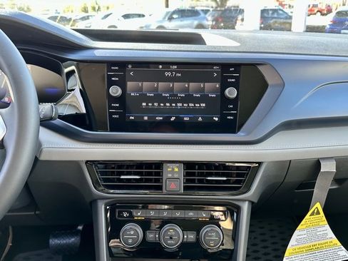 New 2024 Volkswagen Taos SE image 21
