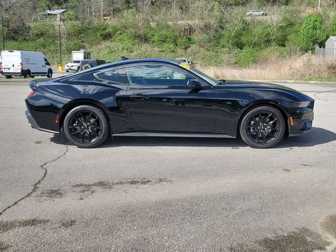 Used 2025 Ford Mustang Premium image 2