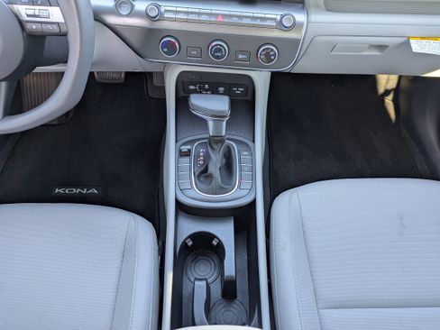 Certified 2025 Hyundai Kona SE image 19