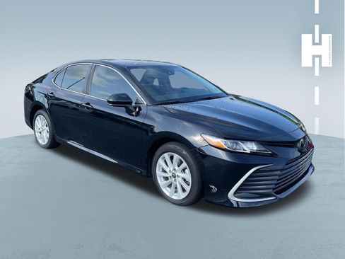 Used 2023 Toyota Camry LE FWD image 1