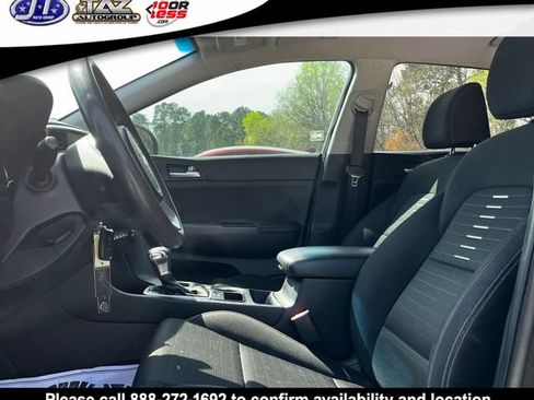 Used 2020 Kia Sportage LX w/ LX Popular Package image 3