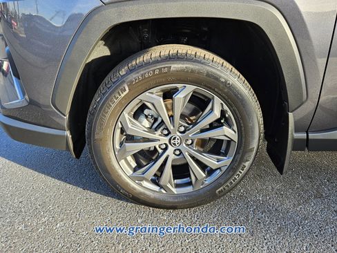 Used 2024 Toyota RAV4 XLE Premium image 9