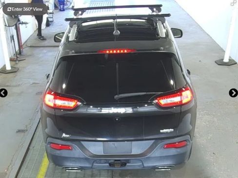 Used 2017 Jeep Cherokee Latitude w/ Comfort/Convenience Group FWD image 4