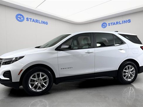 Used 2023 Chevrolet Equinox LS image 2