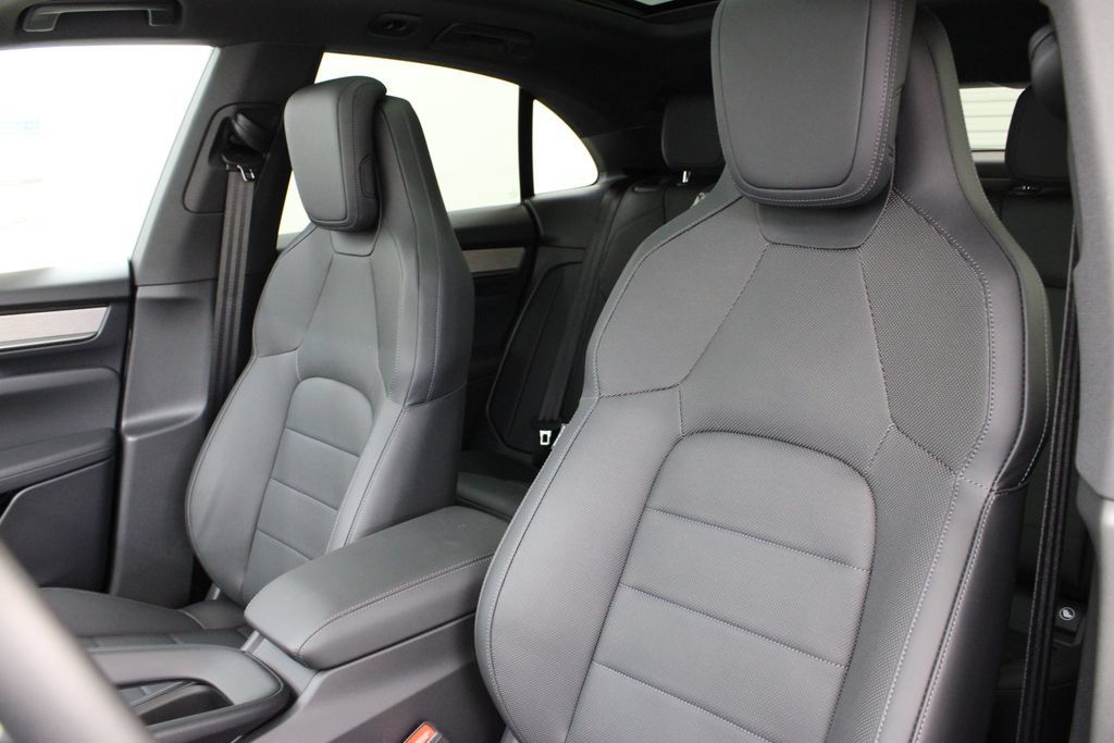 Used 2024 Porsche Macan 4 Electric AWD/4WD image 5