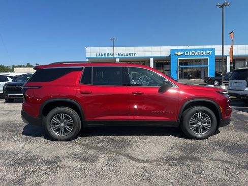 New 2026 Chevrolet Traverse LT w/ Enhanced Driving Package image 2