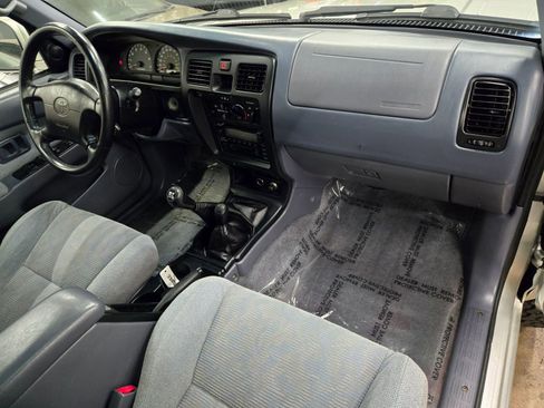 Used 2000 Toyota 4Runner SR5 image 2