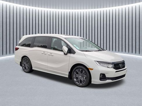 New 2026 Honda Odyssey Touring image 2