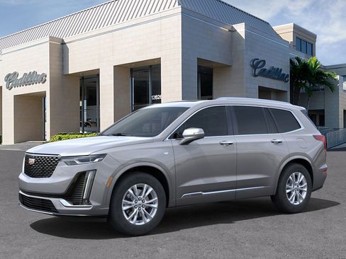 New 2025 Cadillac XT6 Luxury image 2