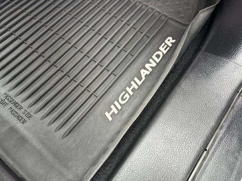 Used 2017 Toyota Highlander XLE AWD/4WD image 46
