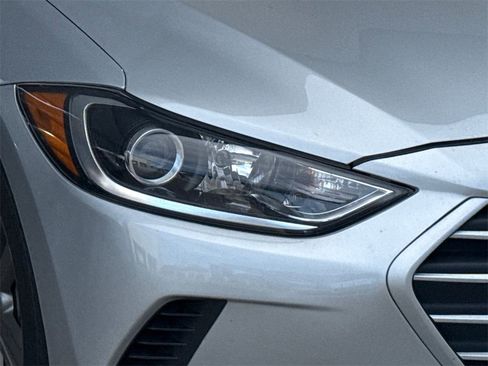 Used 2018 Hyundai Elantra SEL image 4