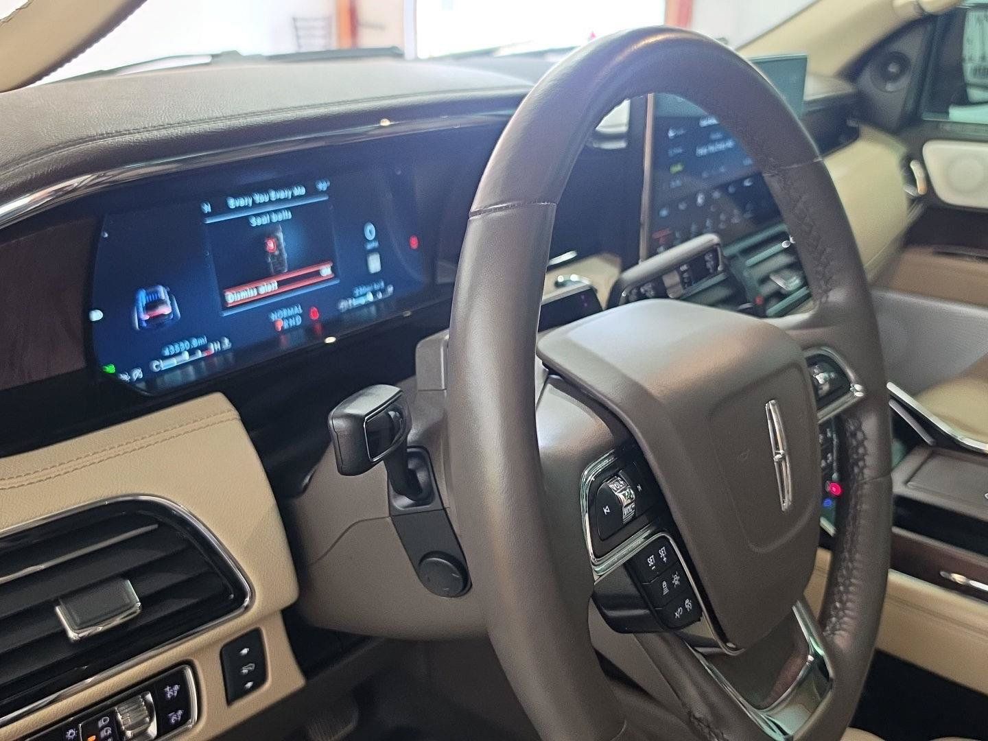 Certified 2023 Lincoln Navigator Reserve AWD/4WD image 5