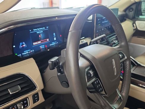 Used 2023 Lincoln Navigator Reserve AWD/4WD image 5