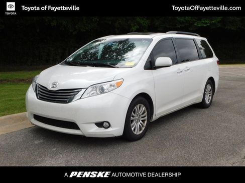 Used 2015 Toyota Sienna XLE w/ XLE Navigation Package FWD image 1