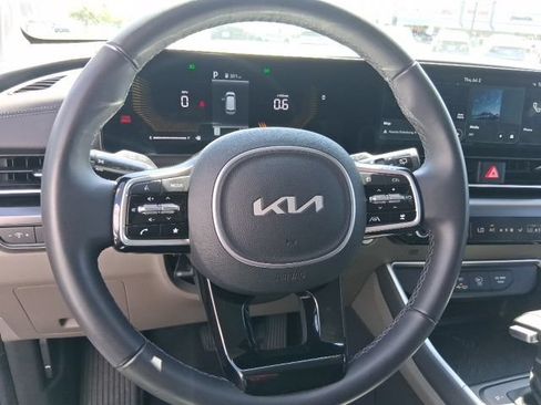 Used 2026 Kia Carnival FWD image 22