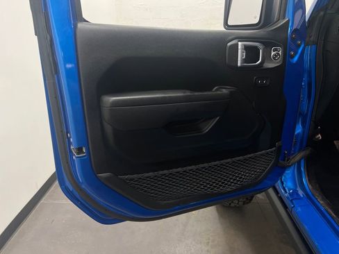 Used 2022 Jeep Gladiator Sport image 12