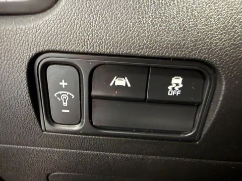 Used 2022 Kia Sorento S w/ Panoramic Sunroof Package FWD image 16