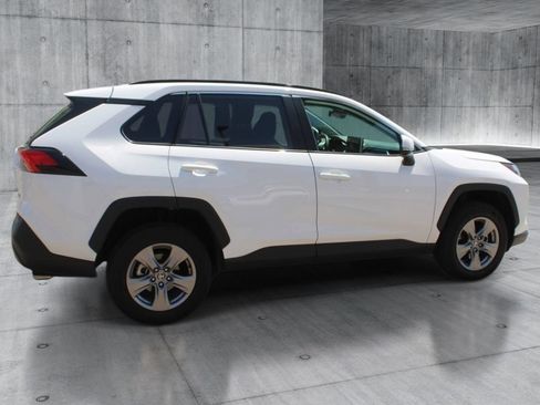 Used 2025 Toyota RAV4 XLE FWD image 8