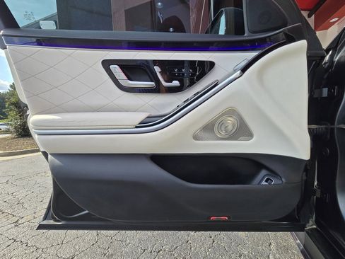 Used 2022 Mercedes-Benz S 580 S 580 w/ AMG Line Package image 13