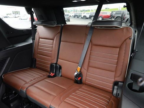 Used 2023 GMC Yukon Denali Ultimate AWD/4WD image 12