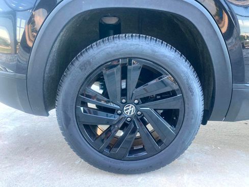 Used 2023 Volkswagen Atlas Cross Sport SE w/ Black Wheel Package AWD/4WD image 22