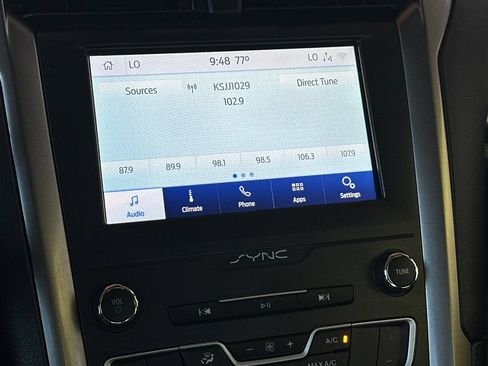 Used 2020 Ford Fusion SE FWD image 24