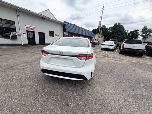 Used 2022 Toyota Corolla LE FWD image 40