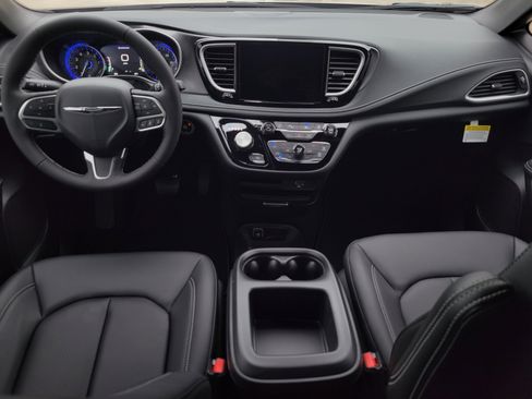 New 2026 Chrysler Pacifica Select image 11